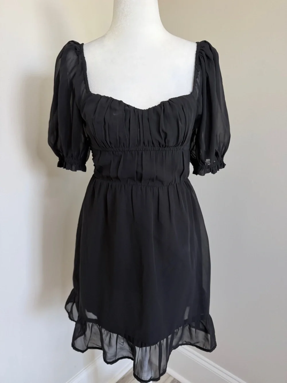 HOLLISTER Black Puff Sleeve Ruffled Mini Dress size XXS